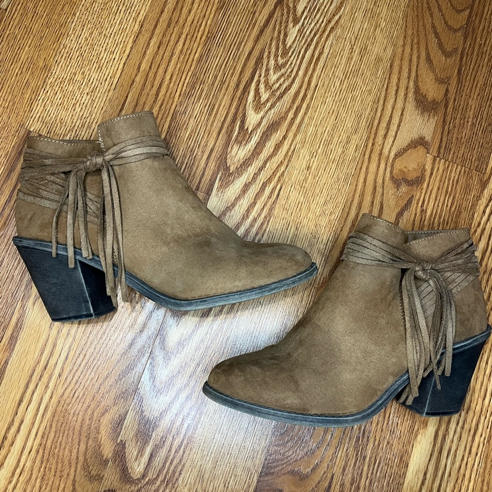 Time and Tru Women’s Chestnut Brown Ankle Boots With Fringe Size 9